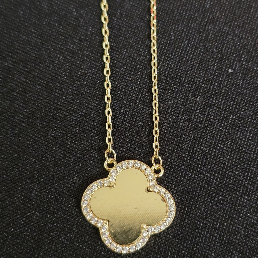 Elegant Gold Clover Pendant Necklace